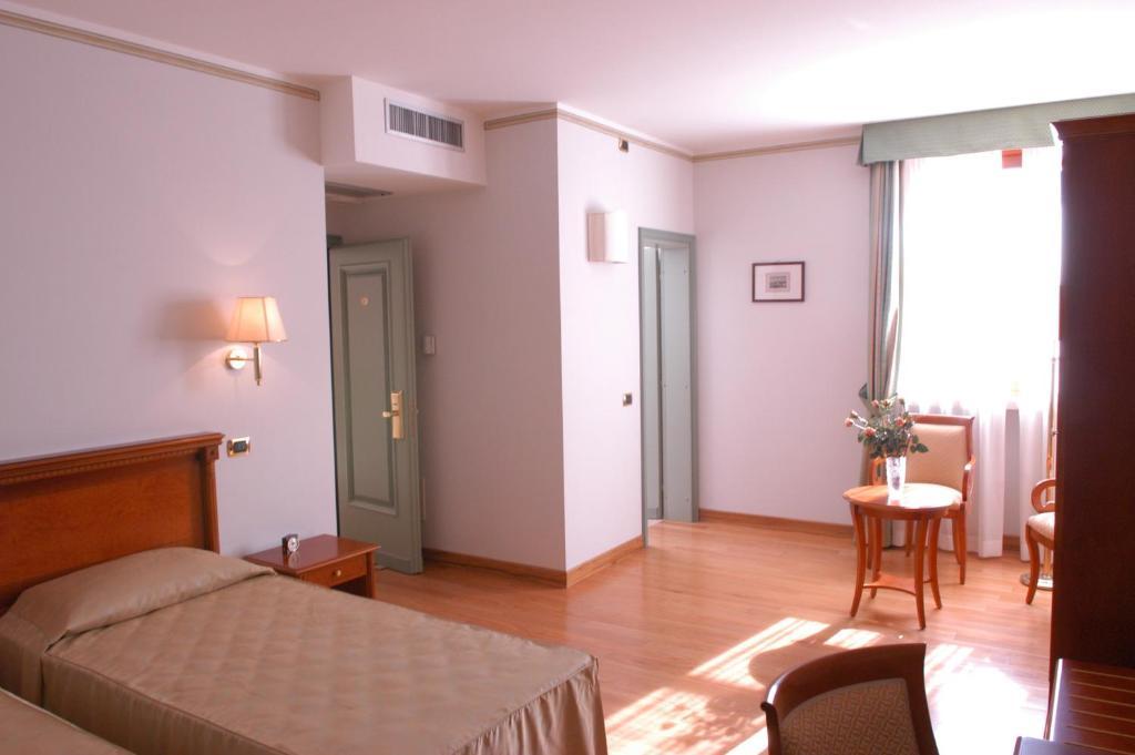 Pilgrim'S Hotel Cicognolo Habitación foto